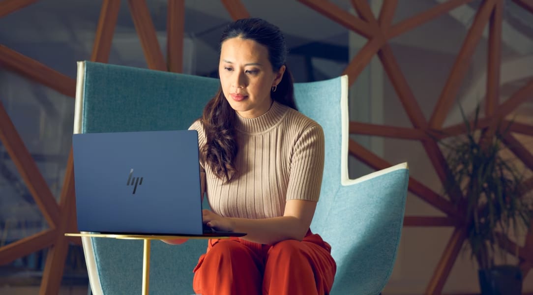 HP EliteBook Ultra G1i 14 inch in use.