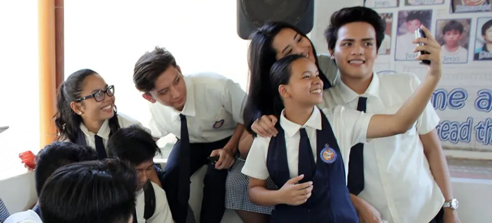 © UNICEF/Joshua Estey - Students in Cebu, Philippines take a selfie at school.