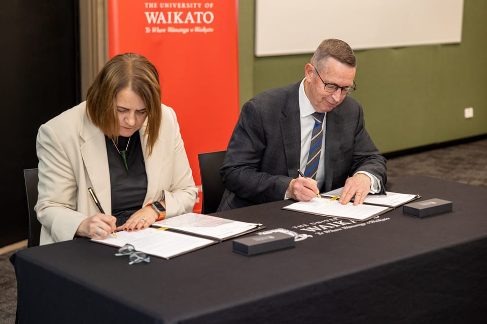 Spark CEO, Jolie Hodson and University of Waikato Vice-Chancellor, Professor Neil Quigley.