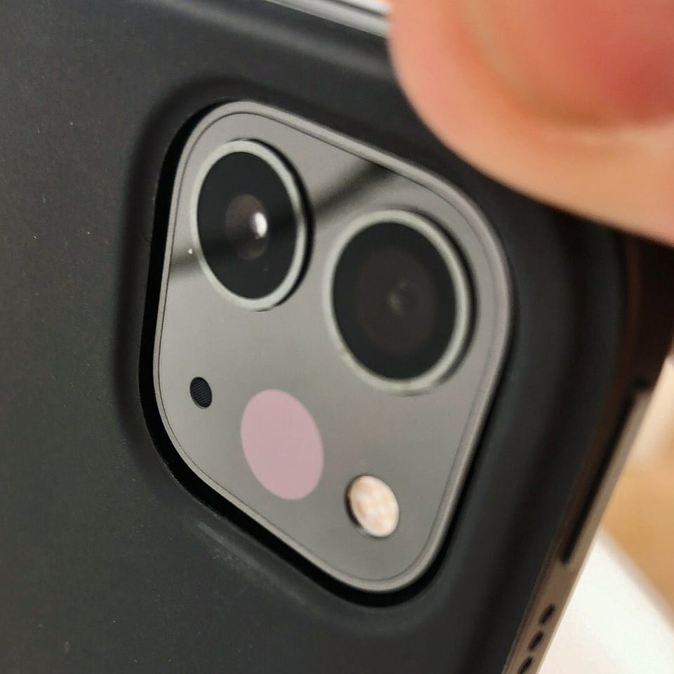 1080px-LiDAR_Scanner_and_Back_Camera_of_iPad_Pro_2020